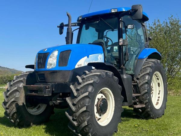 New Holland TS125A